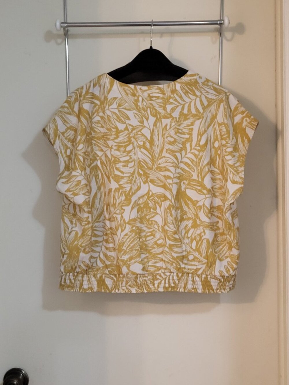 Reitman's Cropped Top - NEW with tags. Large - Picture 6 of 9